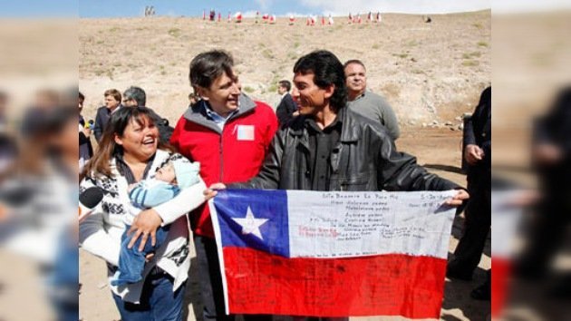Chile recuerda el rescate agónico de 33 mineros que conmovió al mundo hace un año