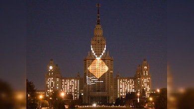 Proyectan símbolo del tránsito seguro en la Universidad de Moscú