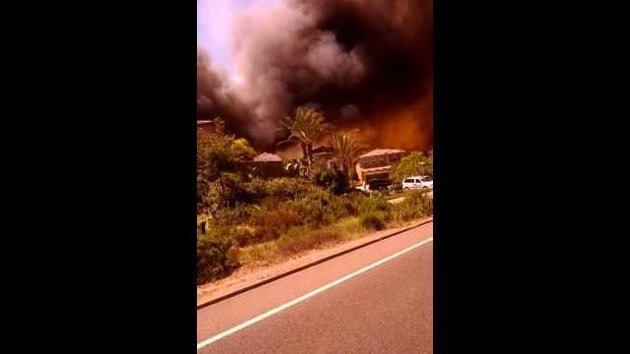 Autopista al infierno: conduciendo a través de las llamas en California