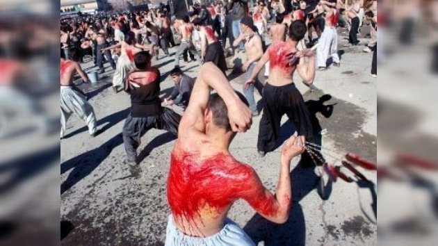 Chiíes iraquíes acuden a la ciudad de Karbala para culminar la Ashura