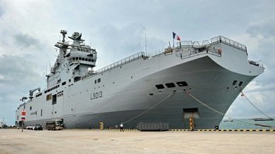 Francia critica la doble moral de Londres por reprobar el acuerdo de los Mistral