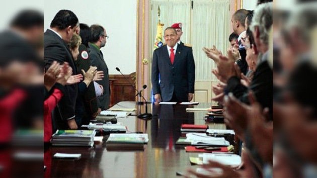 Chávez reanuda su batalla "nacional" contra el cáncer con más quimioterapia