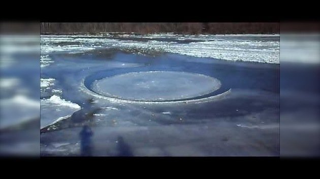 Fenómeno anómalo en un río congelado en Rusia