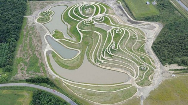 Video: Un parque en Inglaterra, la escultura humana más grande del mundo