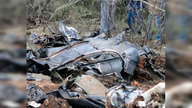 Mueren 8 personas tras estrellarse un avión militar en Brasil