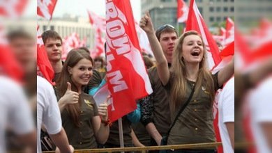 Un mitin de 65.000 jóvenes en honor del 65 aniversario de la Gran Victoria