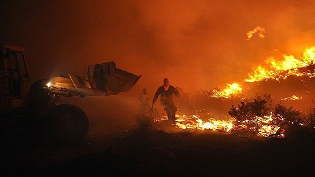 Un joven quema una isla griega tras ser rechazado por el cuerpo de bomberos