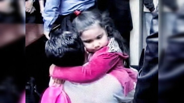 La niña guatemalteca de 4 años deportada por error en EE. UU. vuelve con sus padres