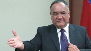Video: Alcalde chileno regala dinero a ciudadanos antes de los comicios