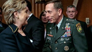 Clinton y la CIA planeaban armar a los rebeldes sirios