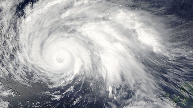 Japón, en alerta ante el poderoso tifón Guchol