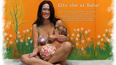 Calendario reivindicativo: padres desnudos exigen mejoras en la escuela de sus hijos