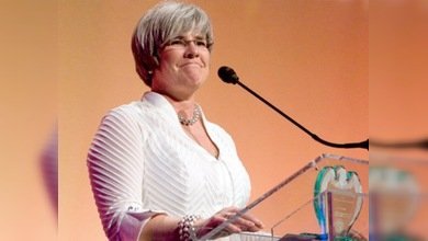 Juez ordena a Fuerza Aérea restablecer del cargo a una enfermera lesbiana