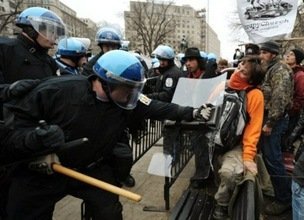 La Policía de Washington 'desmonta' el sueño de los indignados