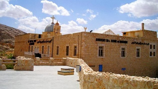 Los rebeldes sirios no dejan piedra sobre piedra de una antigua iglesia cristiana