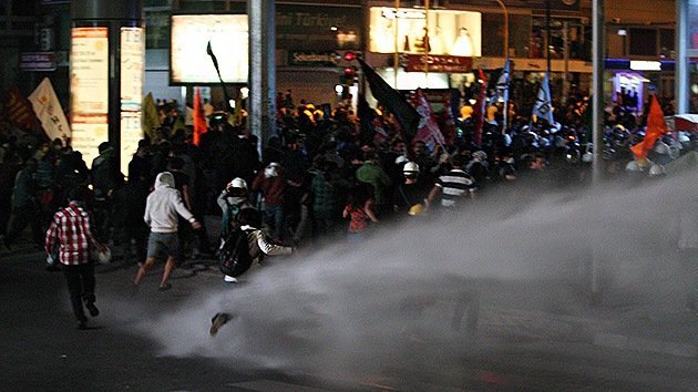 Video, fotos: Protestas y violenta represión en las calles de Turquía