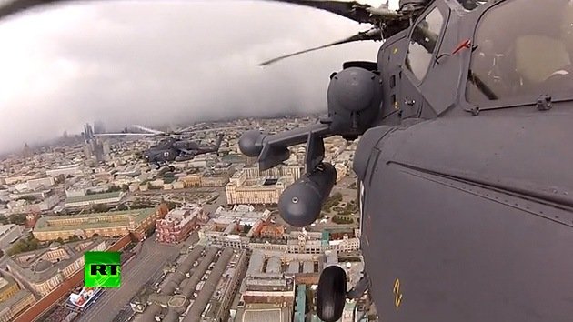 Video: El Desfile militar de la Victoria filmado desde aviones y tanques