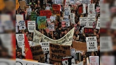 Marcha estudiantil 'calienta' las calles de Londres