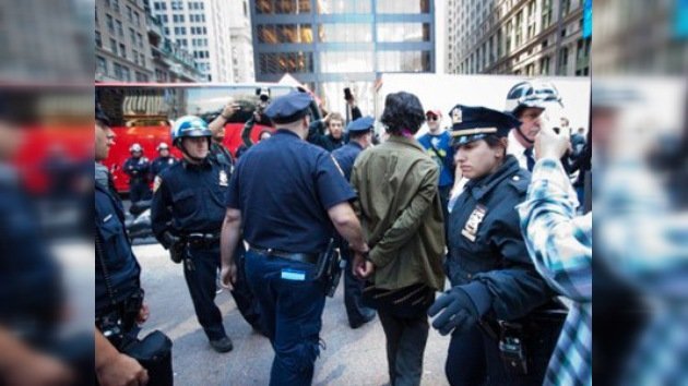 Nuevos arrestos en las protestas en Wall Street, la Policía usa fuerza