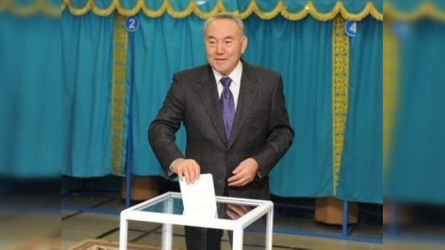 El oficialismo gana las parlamentarias en Kazajistán según sondeos a pie de urna