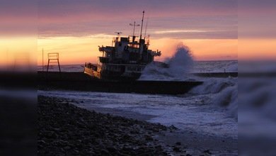 Quedan 37 toneladas de gasoil en el barco que ha naufragado en el Mar Negro