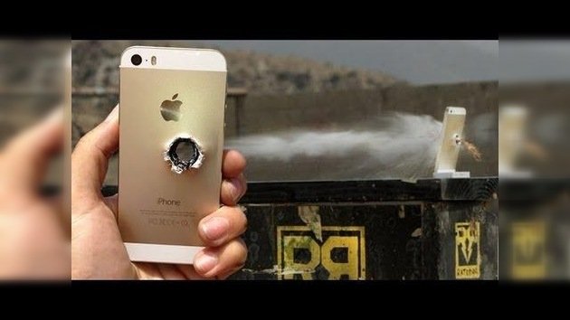 El 'destructor de dispositivos' tortura y fulmina un iPhone 5S