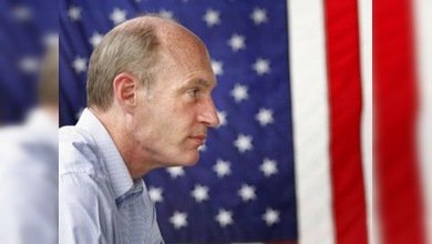 Thaddeus McCotter anuncia su precandidatura republicana guitarra en mano