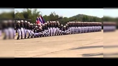 El gusano tailandés: Asombrosa muestra de sincronización del Ejército de Tailandia