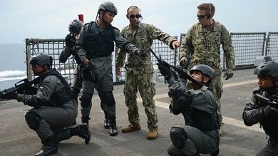 EE.UU.: Un comandante de la Armada cambia secretos militares por prostitutas
