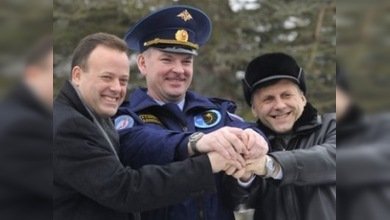 La nueva tripulación de la EEI se dirige a Baikonur