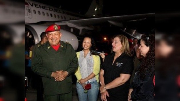 Hugo Chávez volvió a Venezuela tras concluir otra etapa de su tratamiento
