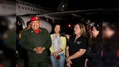 Hugo Chávez volvió a Venezuela tras concluir otra etapa de su tratamiento