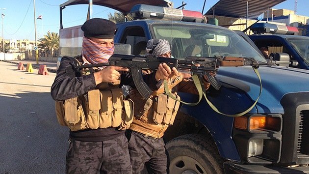 Grupo armado toma decenas de rehenes en una universidad iraquí