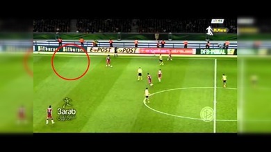 Un supuesto fantasma aparece en la cancha durante la final de la Copa de Alemania