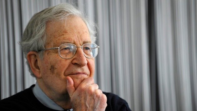 Chomsky: El pueblo es un "enemigo temible" para el Gobierno de EE.UU.