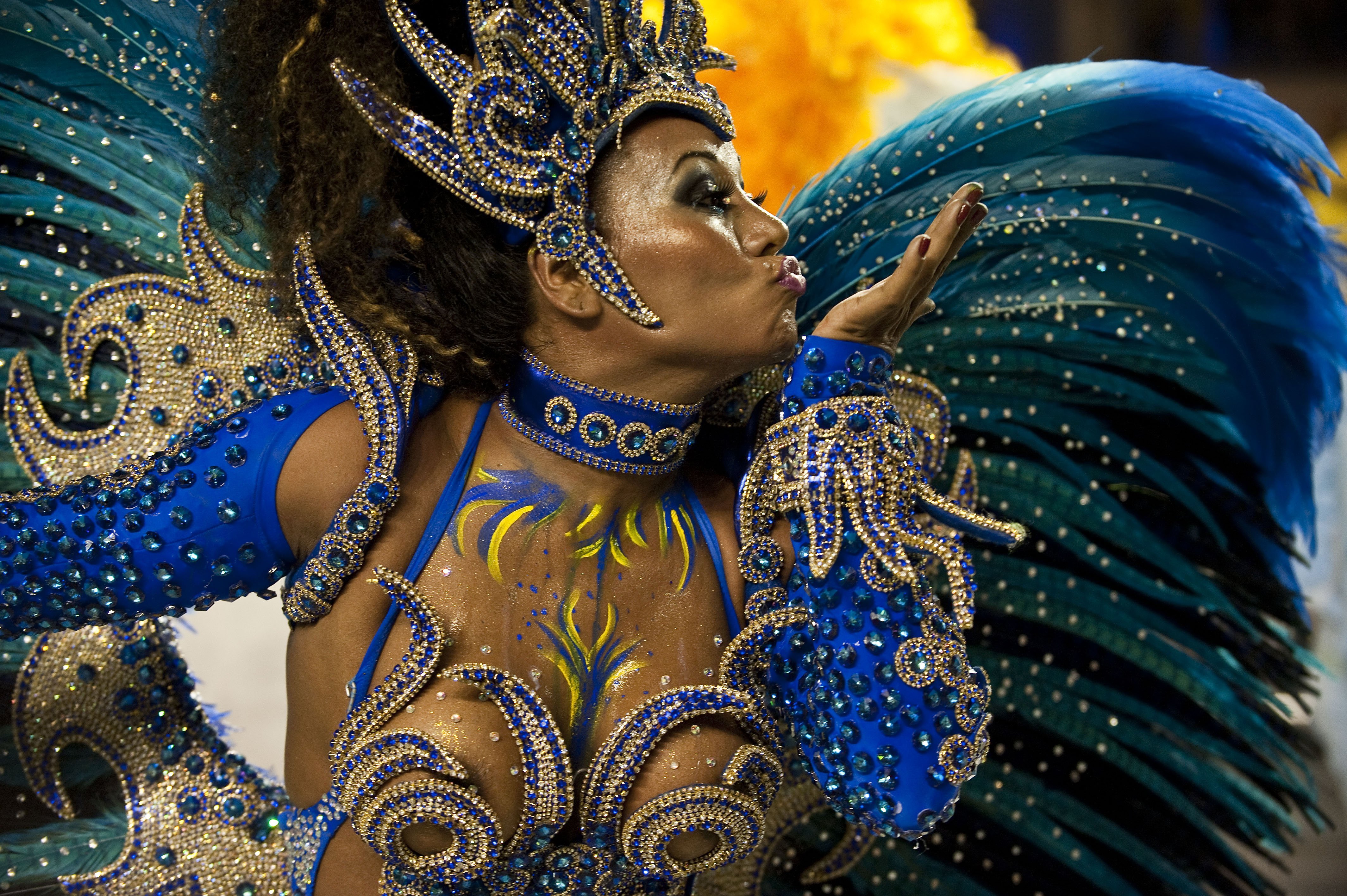 Se inicia en Brasil el carnaval más famoso y espectacular del mundo