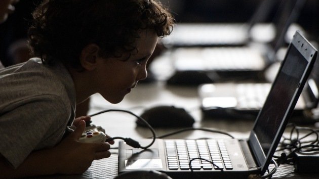 Niño genio de seis años se convierte en el técnico informático más joven del mundo
