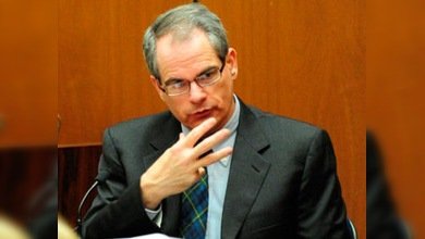 El forense de Michael Jackson no cree que el cantante se autosedara