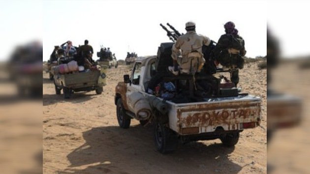 Tropas militares leales a Gaddafi huyen hacia Níger