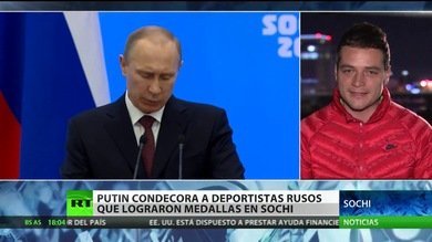 Reciben con euforia a campeones olímpicos a su regreso desde Sochi