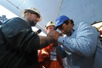 ¡Los mineros chilenos libres!