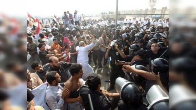 Enfrentamientos entre partidarios y opositores marcan el proceso contra Mubarak