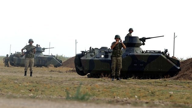El Ejército turco despliega tropas cerca de la frontera con Siria