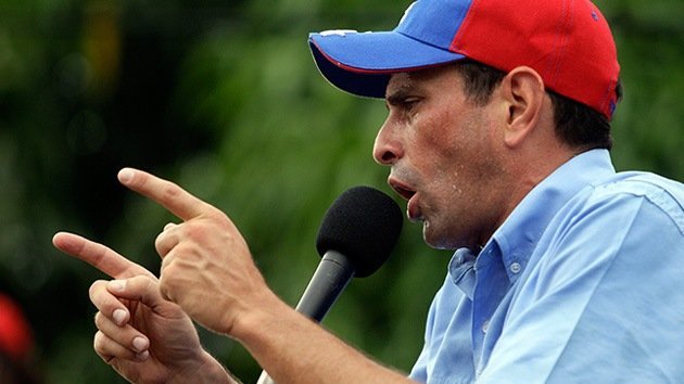 Venezuela: el candidato opositor Capriles acusa a Chávez de "comprar" a sus aliados