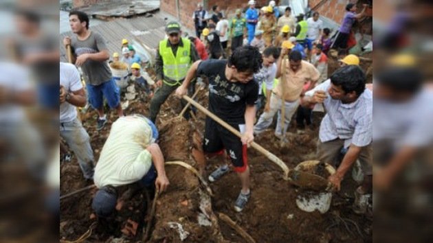 Deslizamientos en Colombia dejan casi 80 muertos