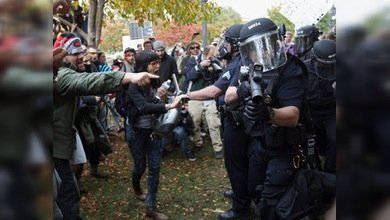 La Policía arremete contra los manifestantes en Colorado