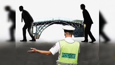 Roban un puente peatonal de 10 toneladas en la República Checa