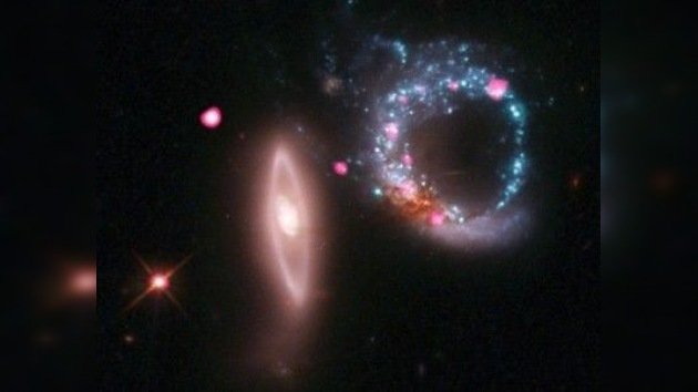 La NASA capta imágenes de un 'signo de admiración' y 'collar' cósmicos