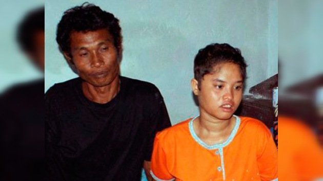 Regresa a casa una niña desaparecida en el tsunami de Indonesia en 2004
