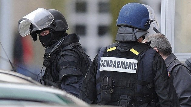 París: Un soldado es acuchillado en el cuello por un hombre de origen norteafricano
